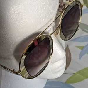 Gucci | Accessories | Gucci Aviator Sunglasses Style Gg05s  display picture 2